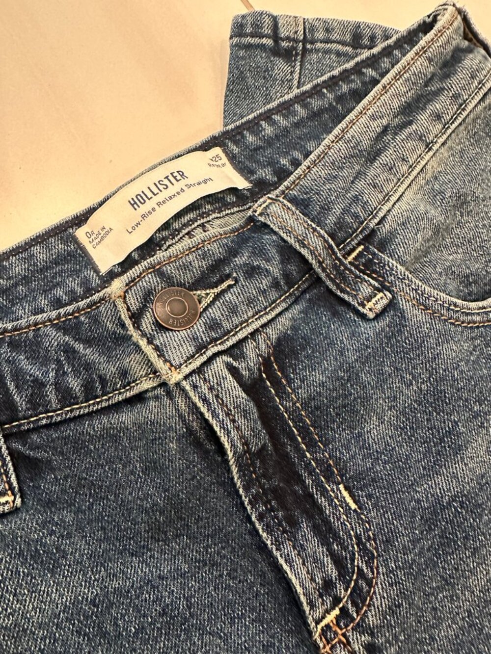 hollister low rise relaxed straight dark wash jeans size 25